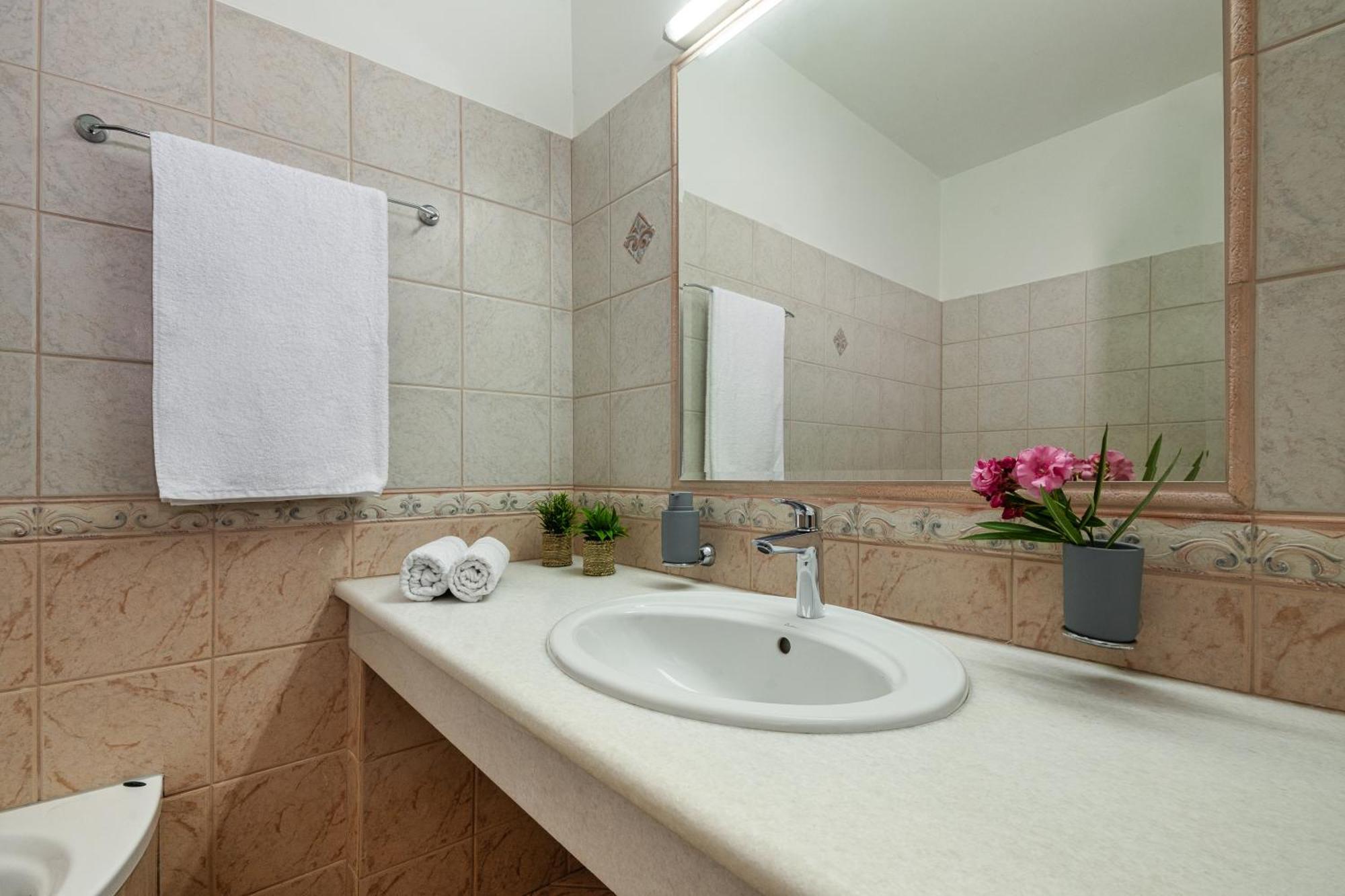 Mariani Ii - In Lothiarika, Newly Renovated June 2024, Private Pool, Lindos 10 Min, 120m Lardos